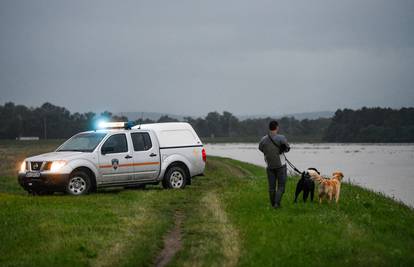 Civilna zaštita aktivirala teretni kanal Sava - Odra kako bi snizila vodostaj nabujale Save