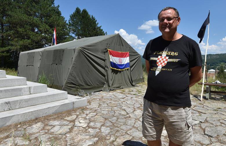 Policija naredila: Šator u Srbu A-HSP do sutra mora ukloniti