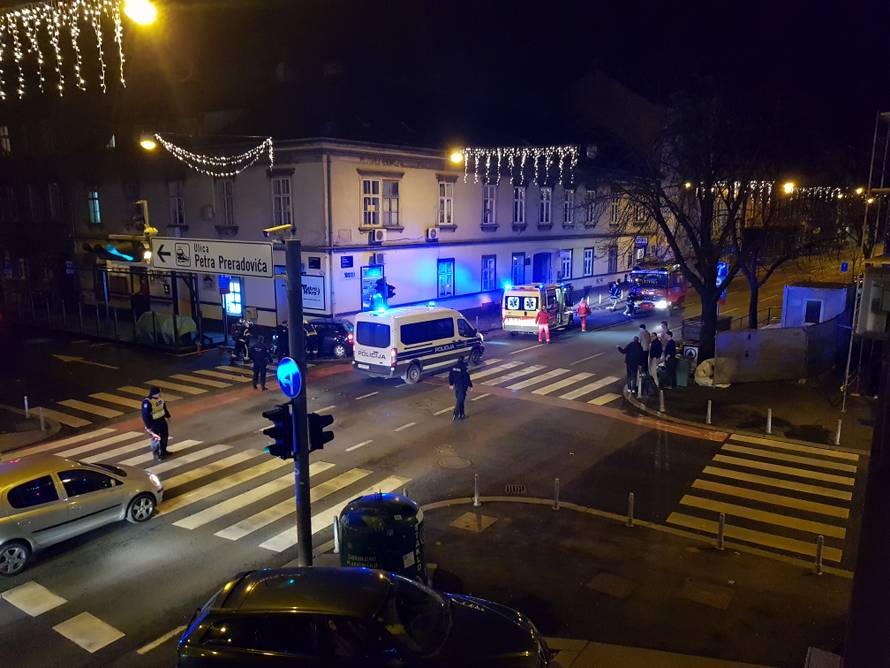 Vozač bježao i zabio se u zid, policija ga je okružila puškama