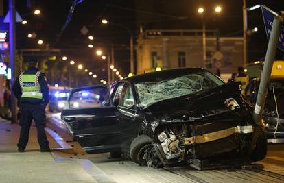 Automobilom pokosio pješake pa bježao: Poginula žena (61)