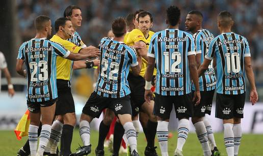 Radi li tu Stevie Wonder?! VAR drama gurnula je River u finale