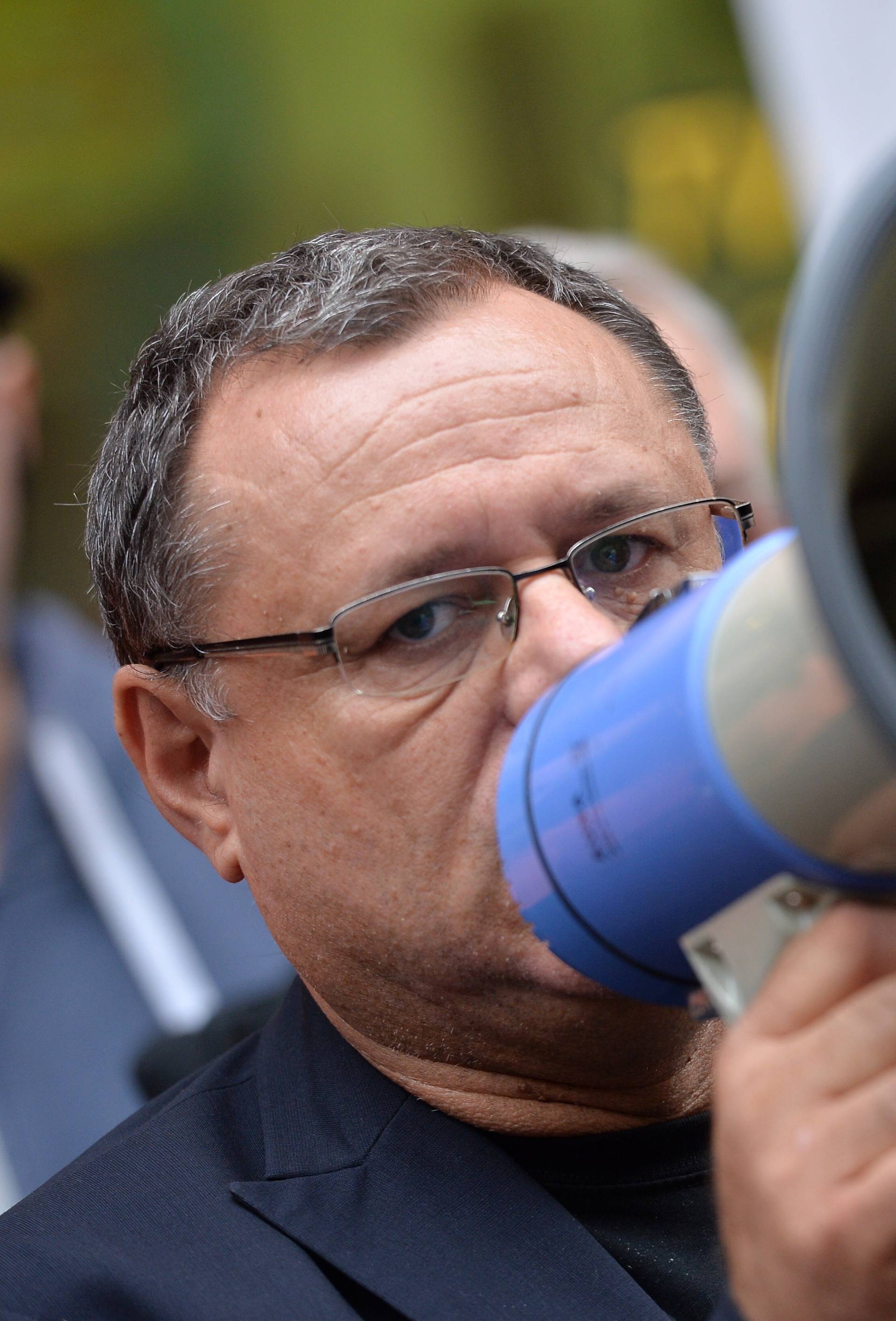 'Ako premijer ne skine četničke ploče nek' ne dolazi u Vukovar'