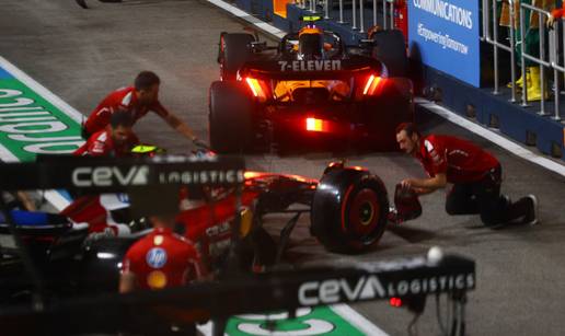 VIDEO Bizarni sudar u Formuli 1: Ferrari u boksu udario McLaren!