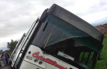 Vrbovec: Školski bus je sletio u jarak, dvoje djece je ozlijeđeno
