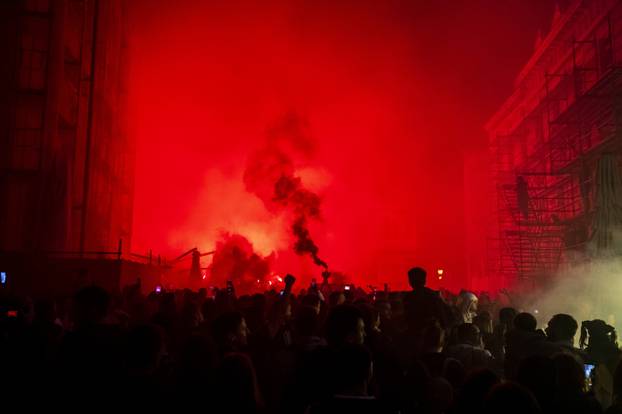 Split: Torcida velikom bakljadom uz pratnju policije slavi 70. rodendan