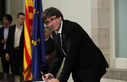 Španjolska vlada je priopćila: Kataloniji ukidamo autonomiju