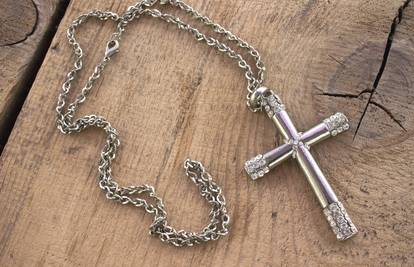 Simbol križa u svijetu nakita: Nekada ga je nosila i Madonna, uz eteričnu odjeću od tila
