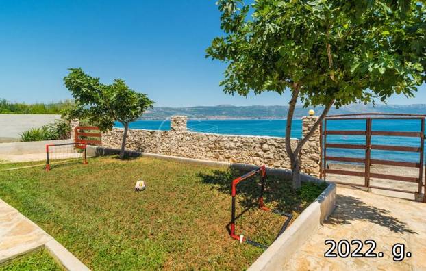 FOTO Hrvatski san: Pogledajte za koliko se prodaje kuća  - prvi red do mora u okolici Splita