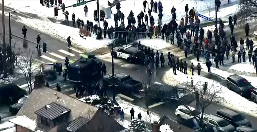 Aerial footage shows protesters clashing with police in Minneapolis amid immigration enforcement surge