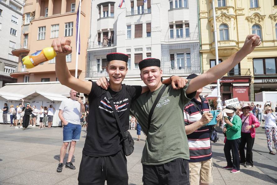 Glavni trg u Zagrebu prepun prosvjednika zbog opasnog otpada u Lici