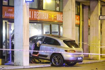 Na kri&zcaron;anju Vukovarske i Savske ulice u Zagrebu, sudarila su se dva automobila, jedan zavr&scaron;io u restoranu