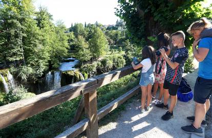 Brojni turisti uživaju u prirodnim ljepotama Rastoka