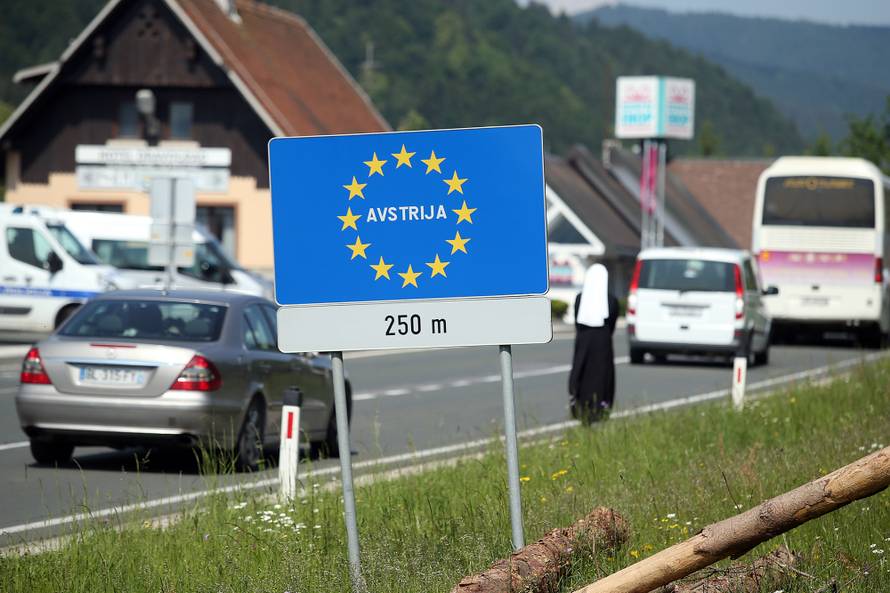 Jandrokovića izviždali: Ovdje smo da odamo počast žrtvama