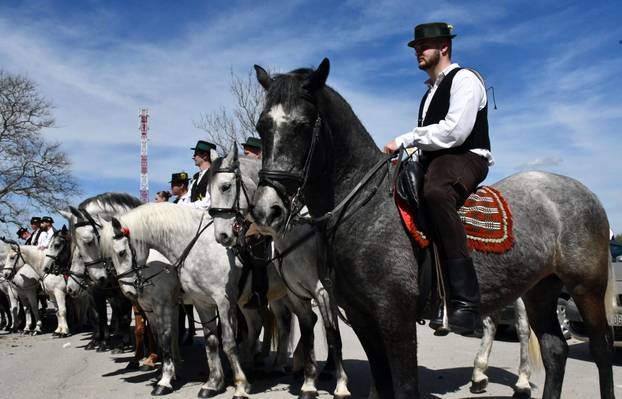 U Velikoj Kopanici održana manifestacija Uskrsno jahanje 