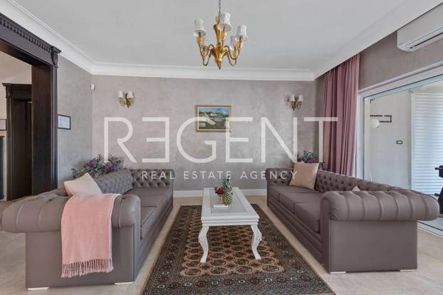 FOTO Luksuzna vila u Vodicama ima grijani bazen, saunu, biljar, jacuzzi... I cijena je 'raskošna'