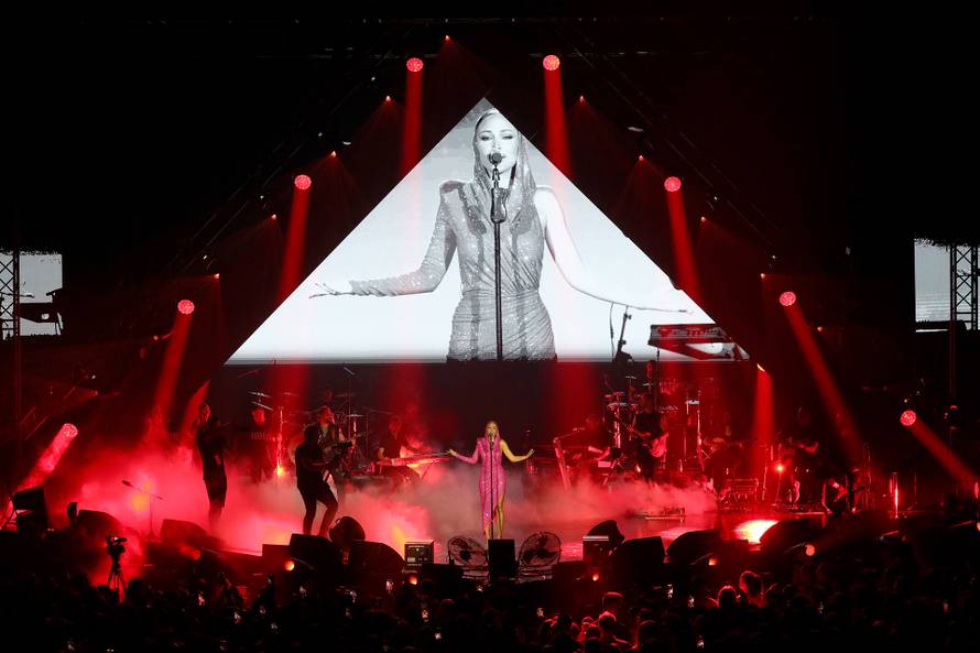 Prijović u Zadru održala čak 40. koncert turneje: Dovela repera pa odjenula izazovni kostim...