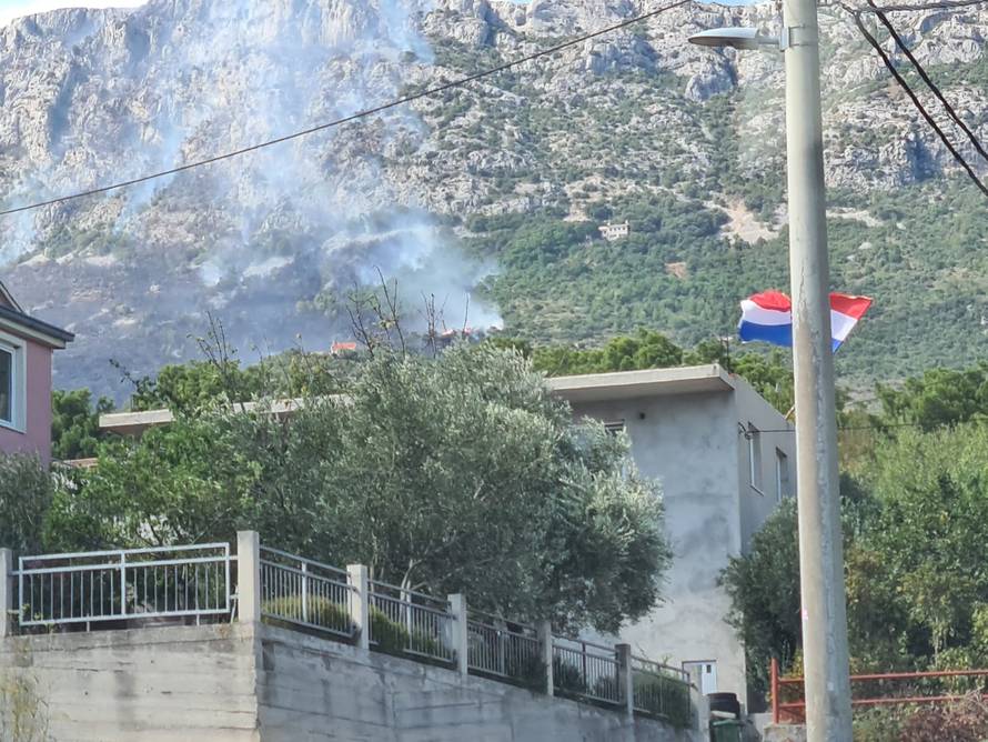 Četiri kanadera gase požar na Kozjaku: 'Gadno je, ovo ćemo gasiti sigurno dva dana...'