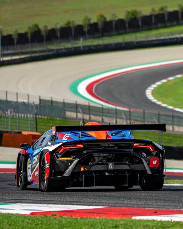 FOTO 24sata na utrci u Italiji. Pogledajte spektakl s hrvatskim vozačem za volanom Huracana