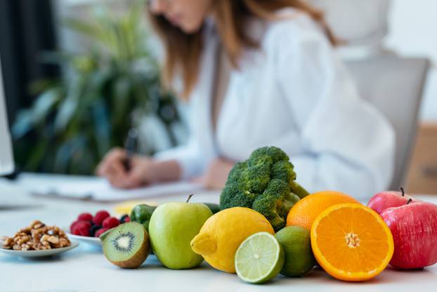 Close,Up,Of,Beautiful,Smart,Nutritionist,Woman,Working,With,Computer