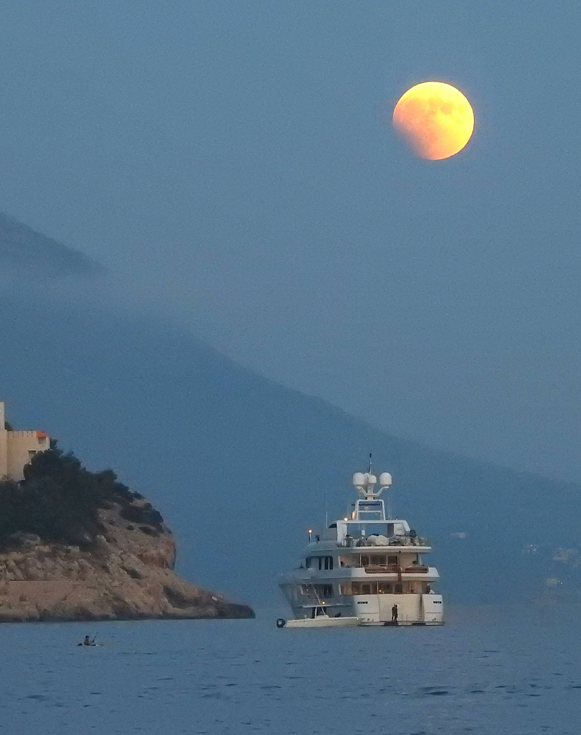 Pogled na pomrÄinu mjeseca iz Dubrovnika