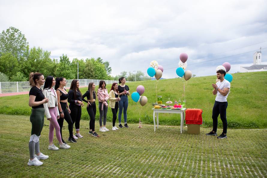 Cure skinule Savršenog: 'Uh, dečko je dobar kao dobar dan!'