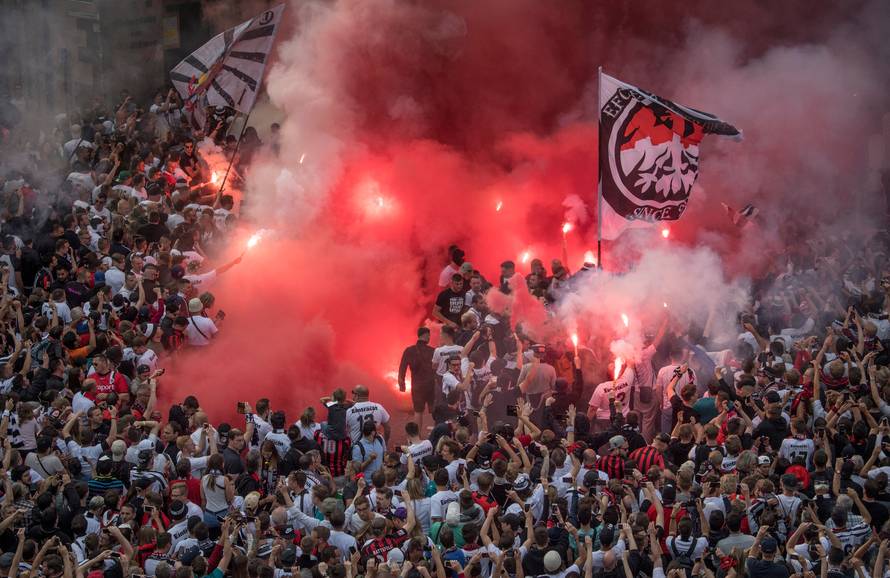 Eintracht Frankfurt win German DFB Cup