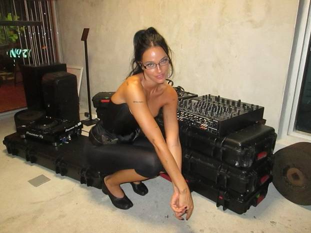 FOTO Argentinski as dobio prvo dijete! Prekrasna Oriana 'cvate' od sreće, uskoro sele iz Rima?