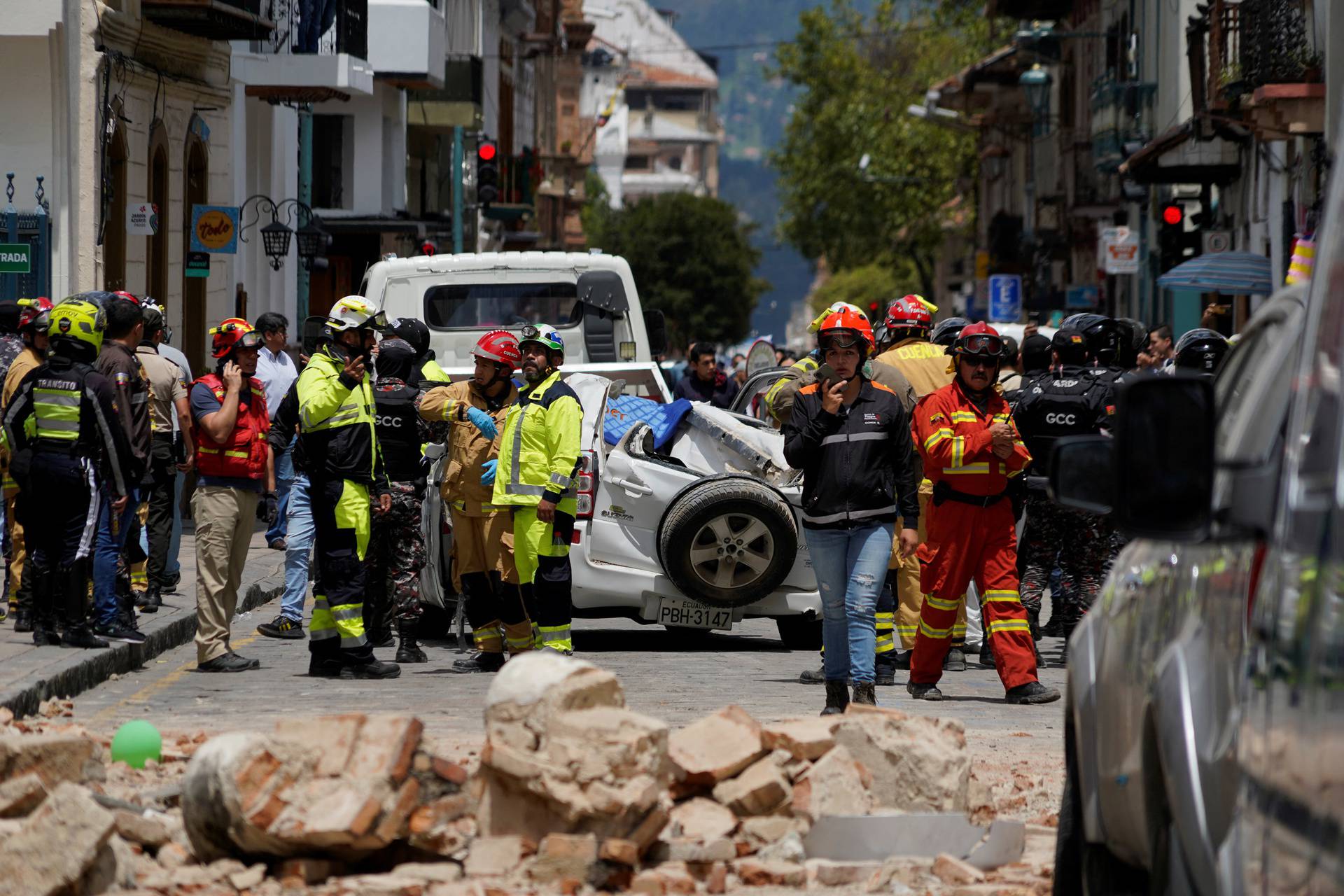 Aftermath of an earthquake in Cuenca