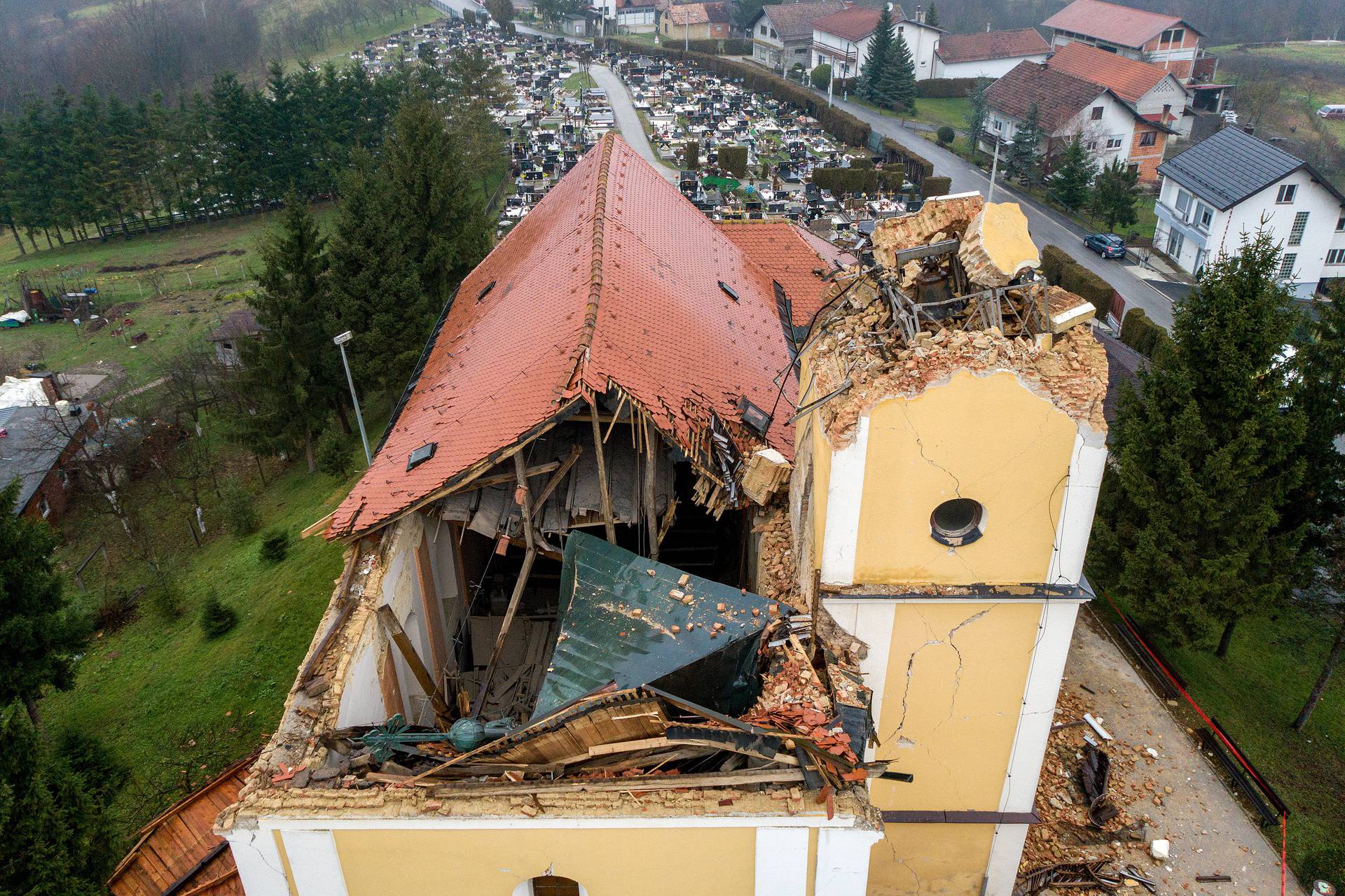 Crkva Uzvišenja Svetog Križa u Kravarskom stradala u potresu