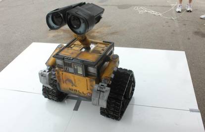 Wall-E živi: Nakon dvije i pol godine izradio pravog robota