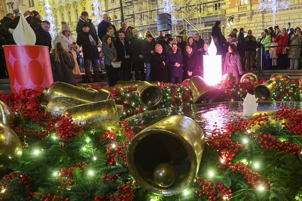 Zagreb: Paljenje prve adventske svije?e