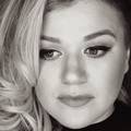 Uhodili Kelly Clarkson pa tražila zabranu pristupa: Donosili joj pakete, zvonili, 'buljili' u kuću