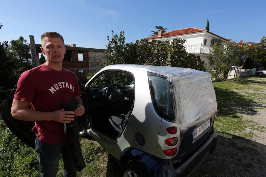 Vozač pauka se ispričao: 'Auto mi nije baš ispao, zaljuljao se!'