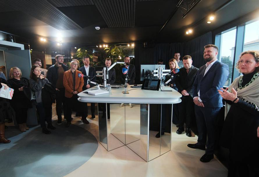 Ministrica Obuljen Koržinek je otvorila prvi vizualni radijski studio u Hrvatskoj...