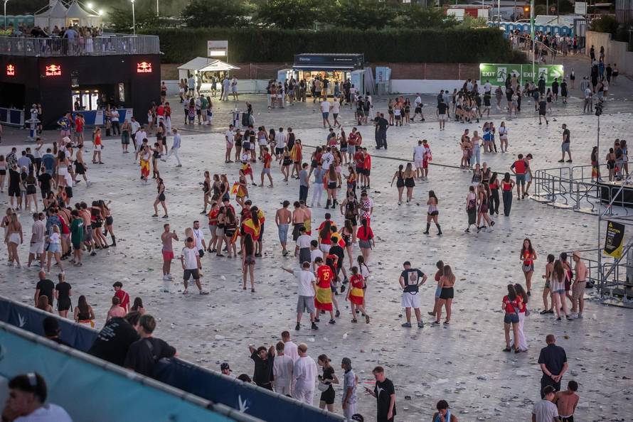 Split -  Smece nakon zavrsetka prve veceri Ultra Festivala. 