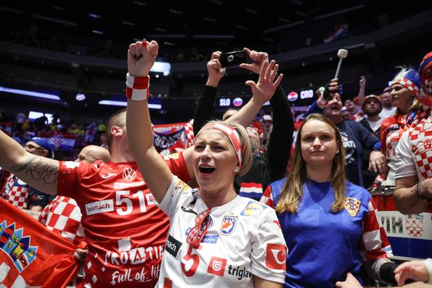 Malmo: Navijači na tribinama prije utakmice Hrvatske protiv Slovenije u drugom krugu EHF Europskog prvenstva