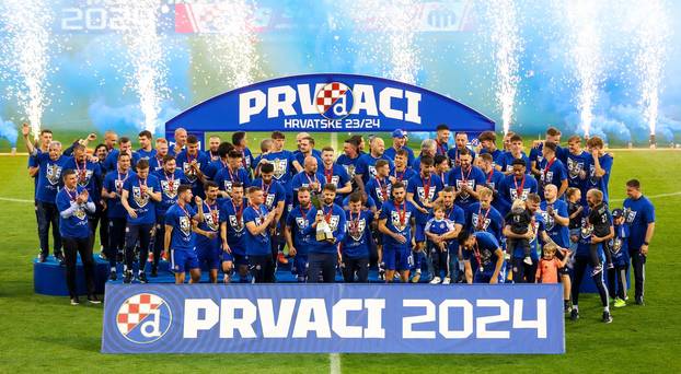 Ceremonija dodjele pehara Dinamu, osvajaču SuperSport Hrvatske nogometne lige