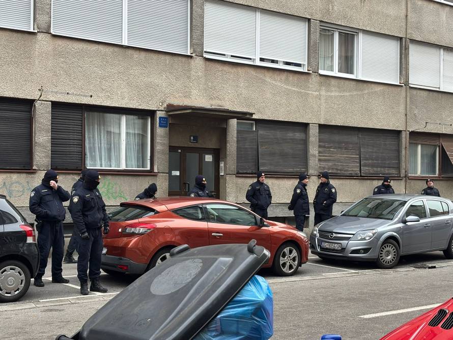 Policija pred Tomaševićevim stanom! Keleminec i Dado iz Smogovaca dovukli desničare