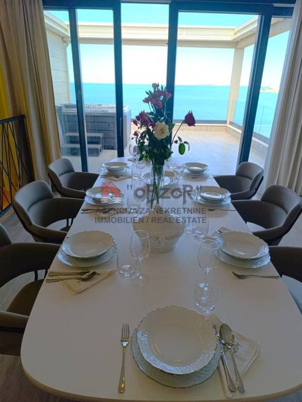 FOTO Ekskluziva! Prodaje se penthouse prvi red do mora, dvije etaže su povezane liftom