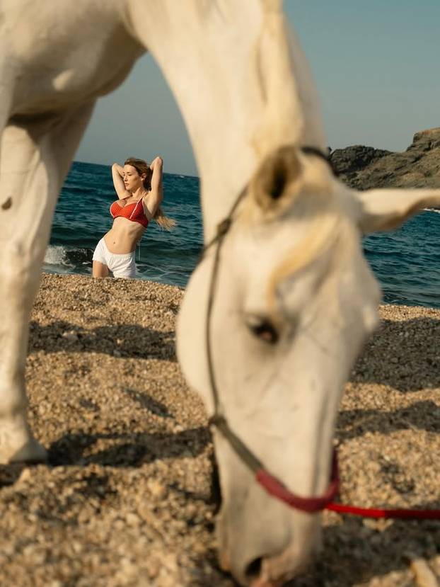 FOTO 'Izlazim s ružnim frajerima jer moram biti zgodnija u vezi'