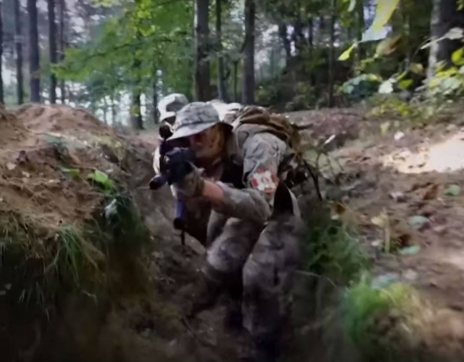 Uče pucati i boriti se: Djecu iz Srbije veterani vode u kampove