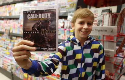 Fanovi čekali u redu da među prvima kupe novi Call of Duty