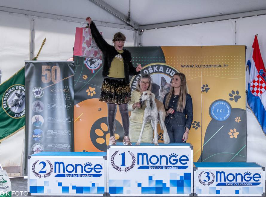 Kaja je dijete-anđeo, ali ima i svoje anđele čuvare s kojima osvaja srca na izložbama pasa!