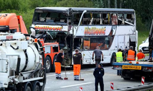 Dvoje mrtvih u strašnoj nesreći na A3. Uhićeni vozači. Policija: 'Na cesti ipak nije bilo srne...'