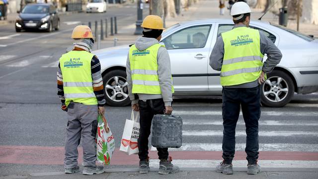 Zagreb: Građevinski radnici odlaze na posao