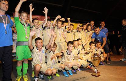 Dinamovi klinci nakon penala vratili titulu na Alpas Cupu...