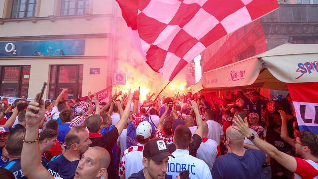 Leipzig: Uz baklje, zastave i pjesmu navijači stvorili nezaboravnu navijačku atmosferu