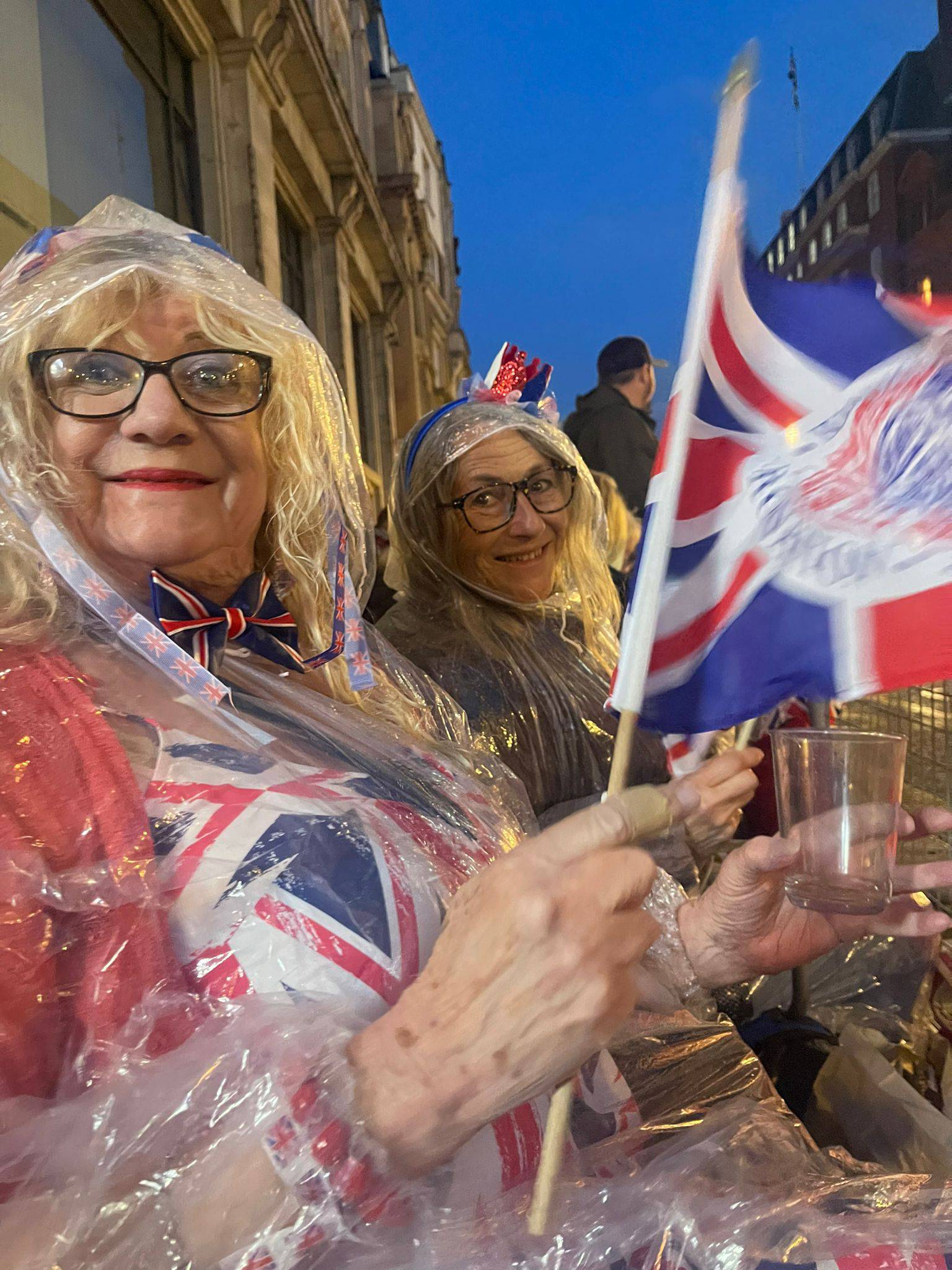 24sata iz Londona: Djevojčica je spavala na ulici da vidi kralja: 'Nije mi teško, pa krunidba je!'