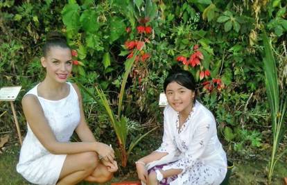 Miss Lana je posadila stablo: Želim da  dugo poživi na Baliju