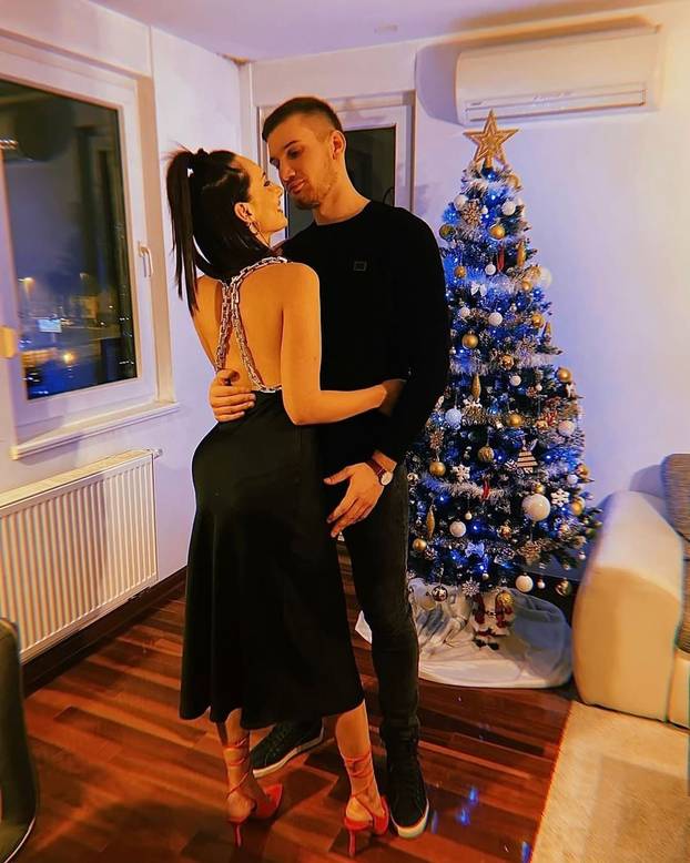 FOTO Bombarderu Tinu zanosna Slavonka najveća je podrška na tribinama: 'Ljubav. Sreća. Sve'